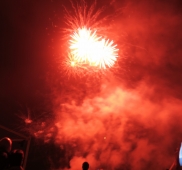 10: Feuerwerk – die Crowd staunt